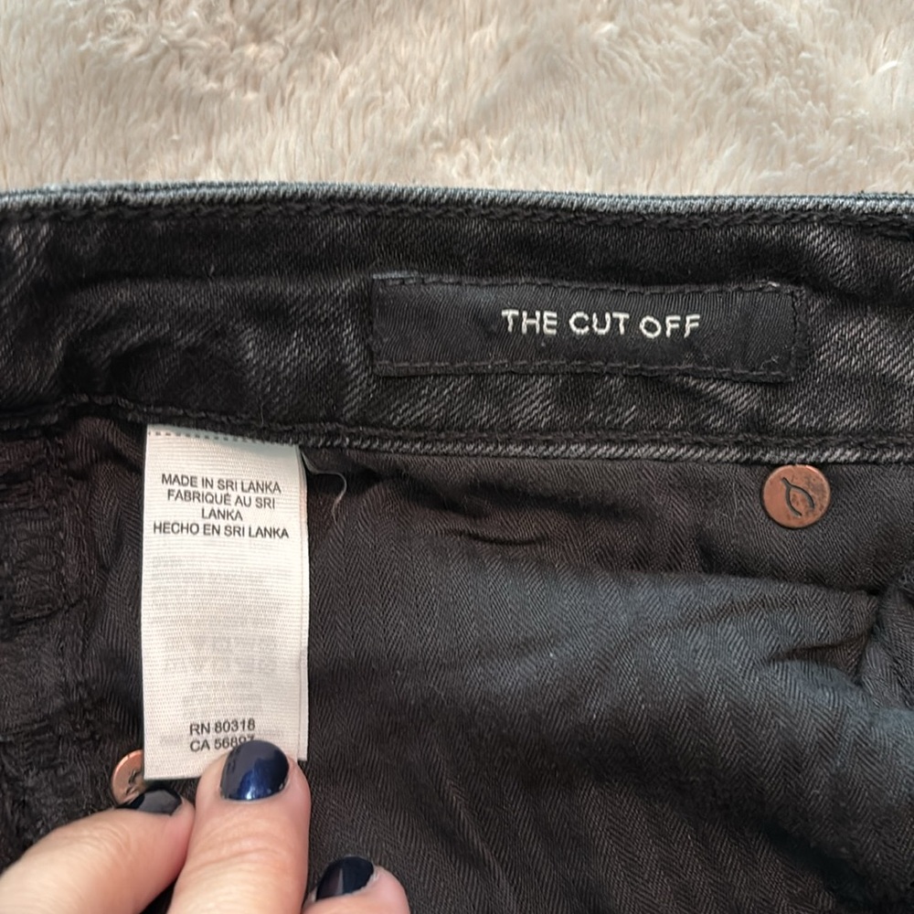 Lucky Brand black cut offs. Size 25/0 - Picture 4 of 5